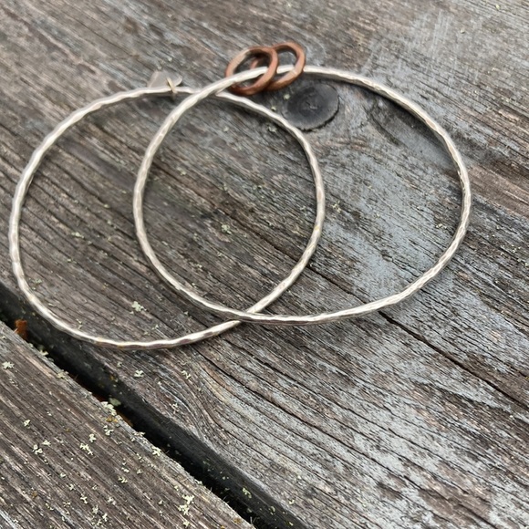 Two Sterling Silver Hammered Bangles w Copper loops & Heart Charms - Picture 4 of 7